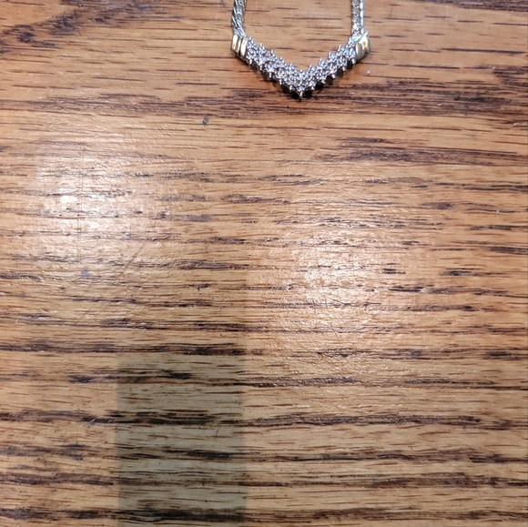 14KT Yellow Gold V Shape Chevron Diamond Pendant Necklace Jewelry - Picture 2 of 9